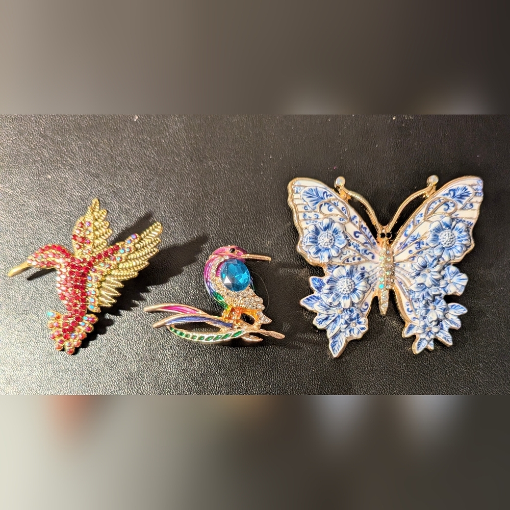 Colorful Brooch Set with Butterfly and Bird Designs- Check Out The butterfly!